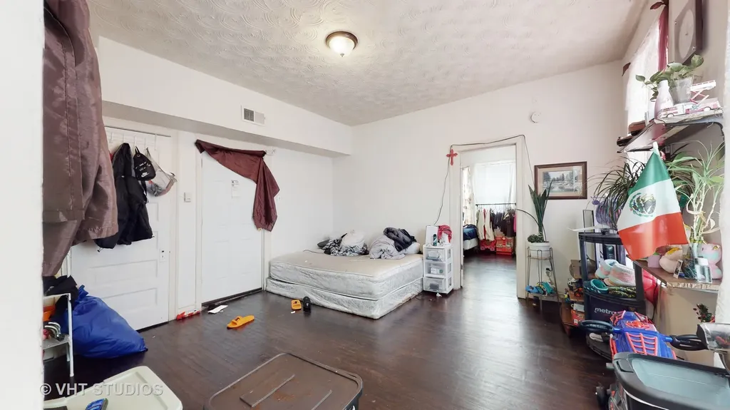 5742 West Chicago Avenue Chicago IL 60651