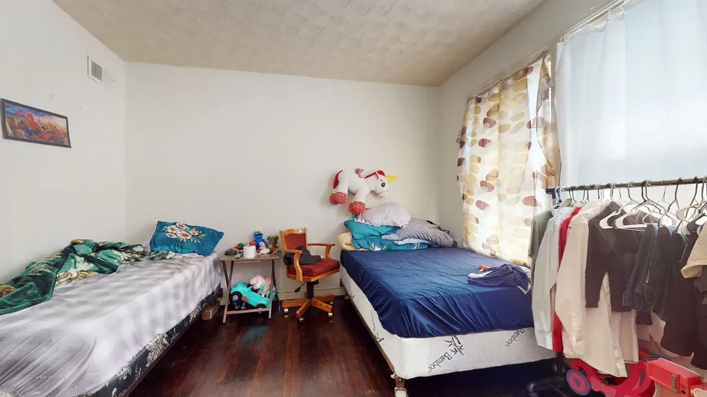 5742 West Chicago Avenue Chicago IL 60651
