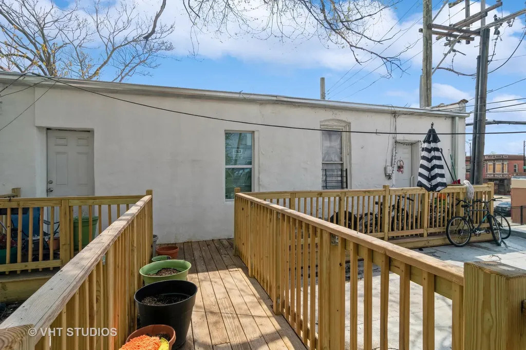 5742 West Chicago Avenue Chicago IL 60651