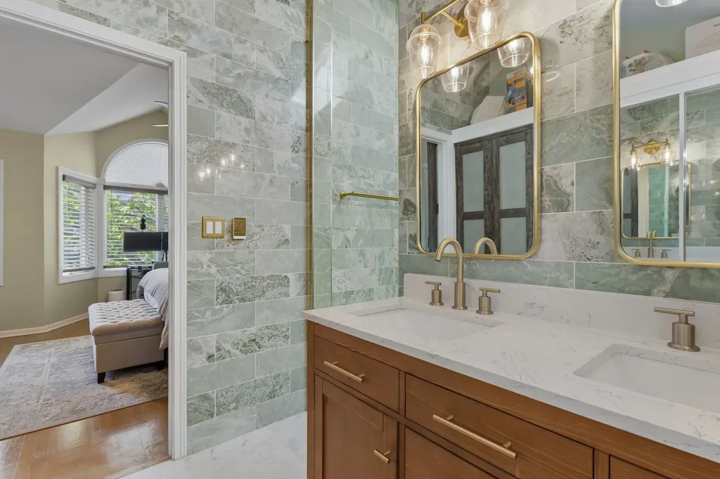 3003 North Kenmore Avenue Chicago IL 60657