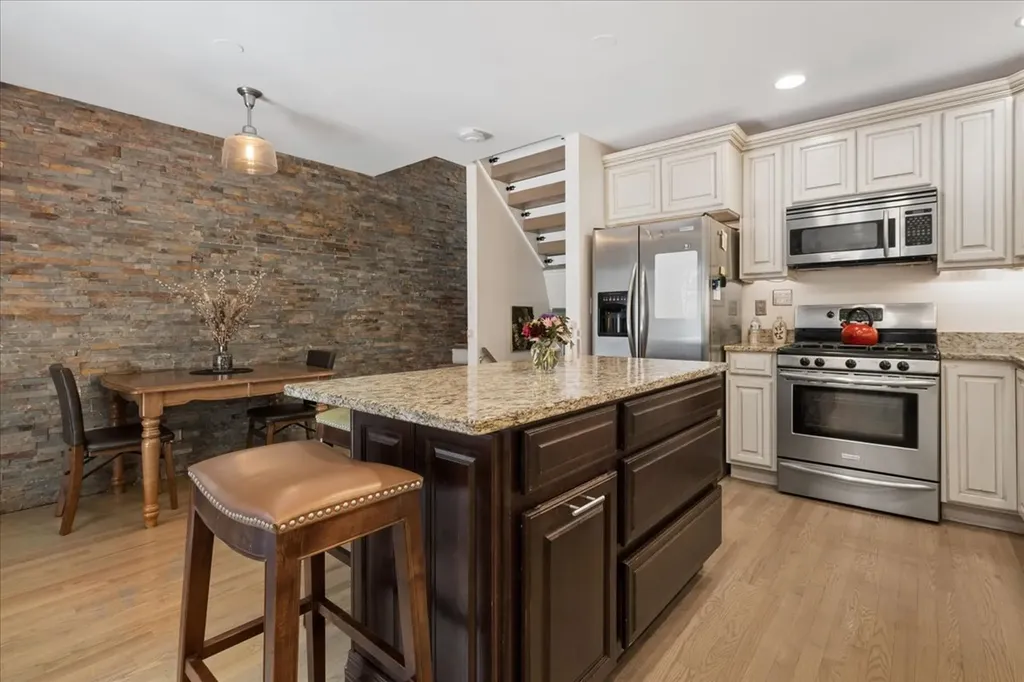 3003 North Kenmore Avenue Chicago IL 60657