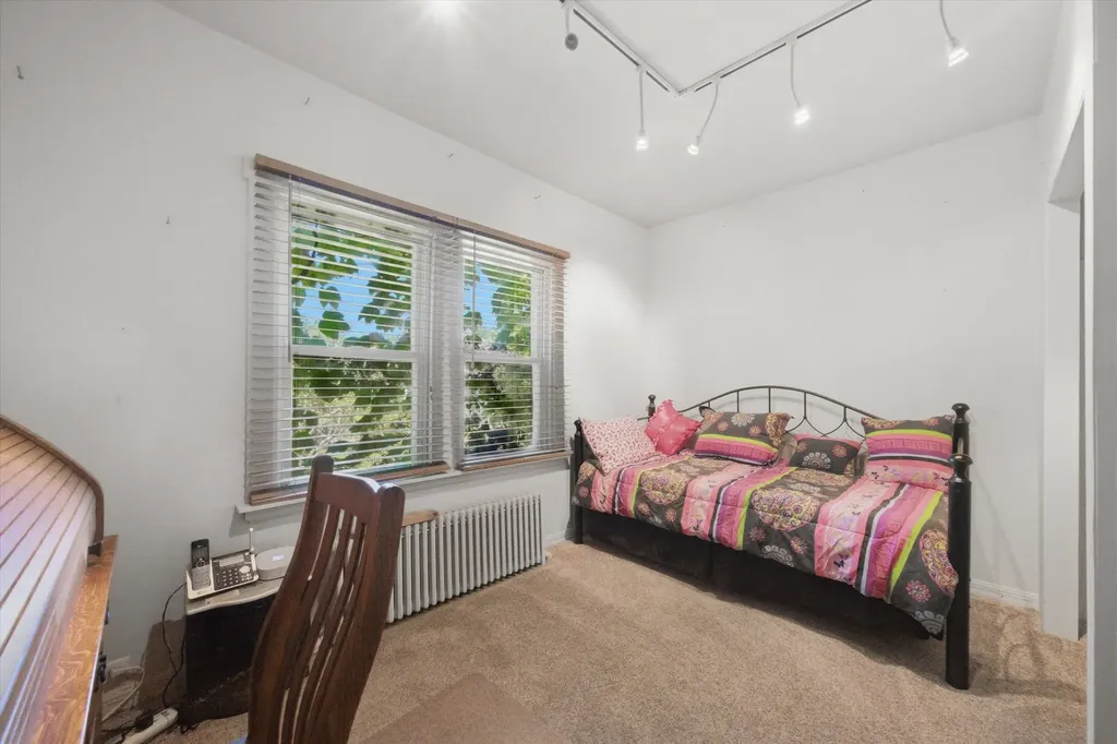 3044 North Octavia Avenue Chicago IL 60707