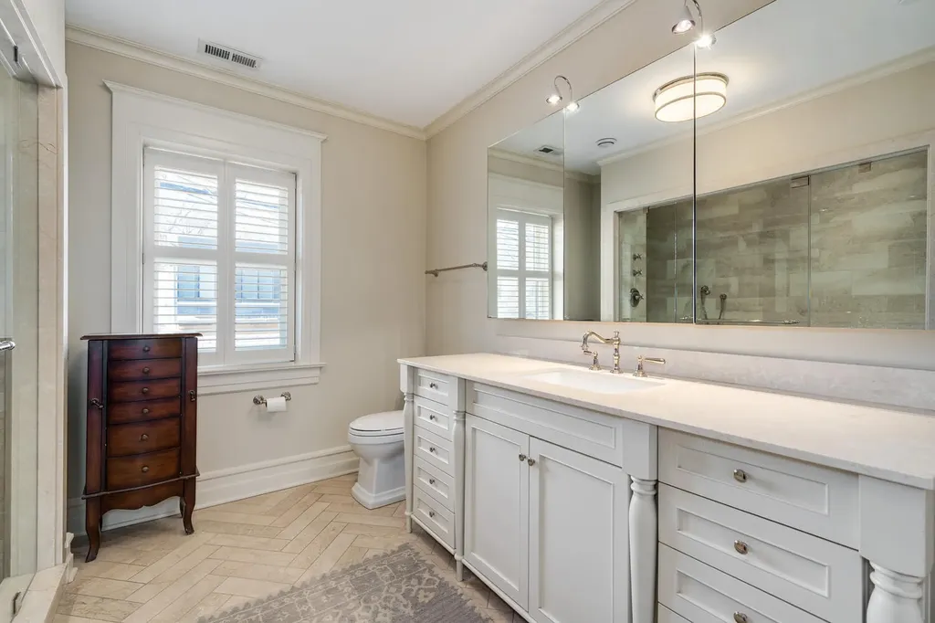 2026 North Kenmore Avenue Chicago IL 60614