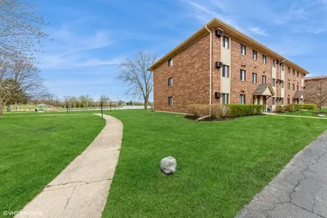 4 Parkside Court Vernon Hills IL 60061
