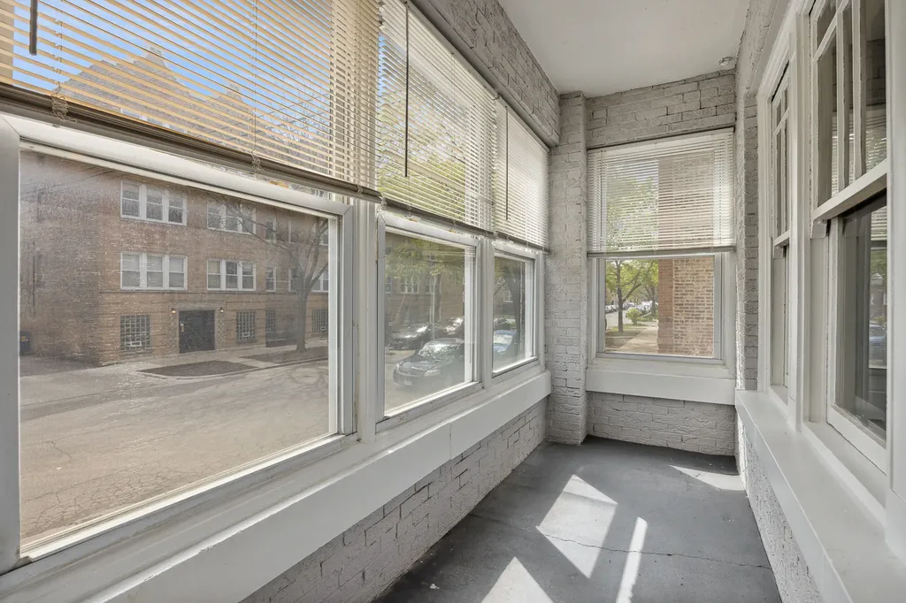 3040 West Sunnyside Avenue Chicago IL 60625