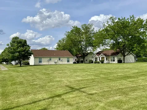 551-564 North Clarence Avenue Watseka IL 60970