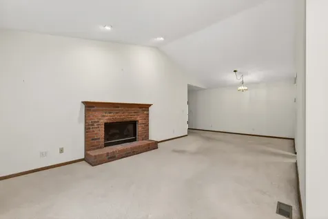 4000 46TH St Court Rock Island IL 61201