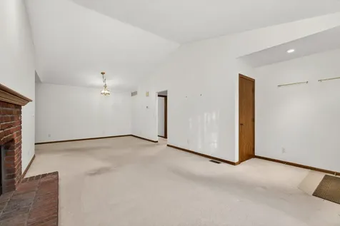 4000 46TH St Court Rock Island IL 61201