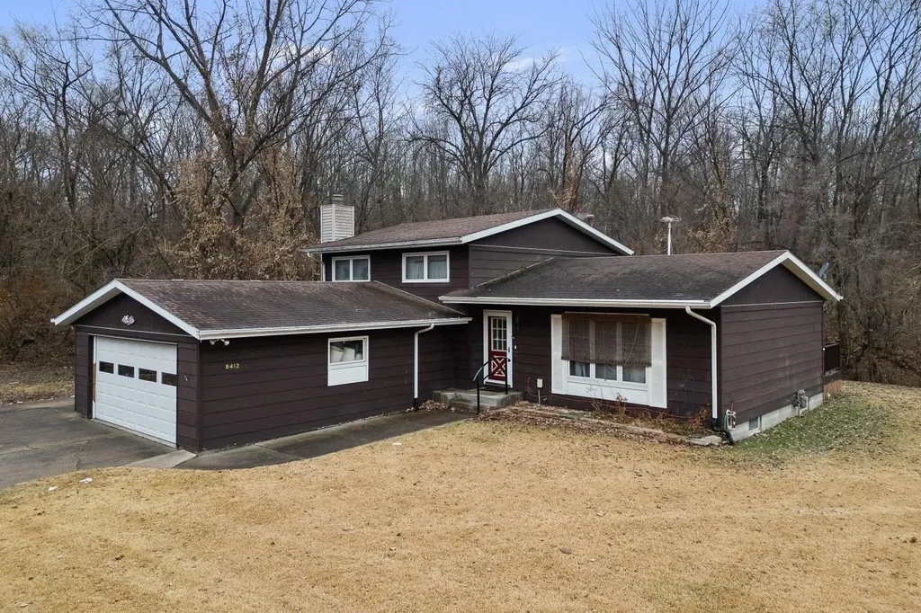 8412 10TH Street W Rock Island IL 61201