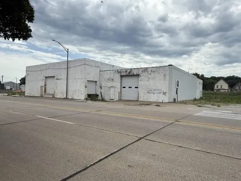 244 River Dr Drive Moline IL 61265
