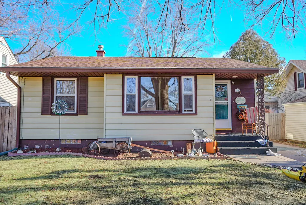 1843 31ST Street Rock Island IL 61201