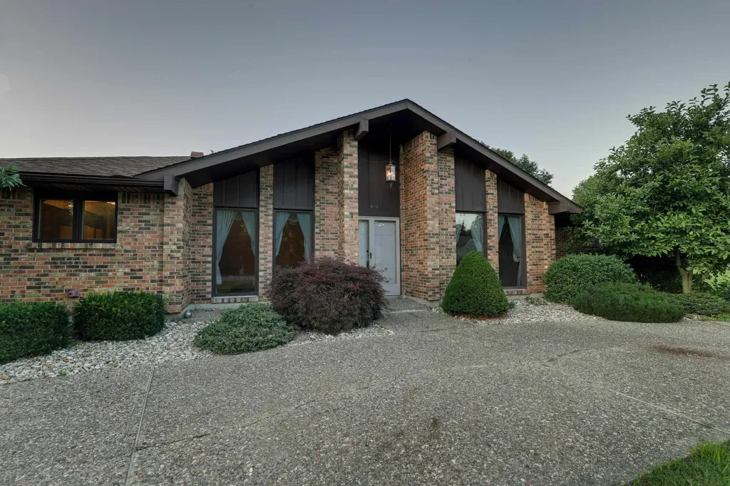 419 Spring Lake Drive Quincy IL 62305