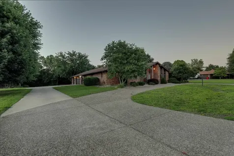 419 Spring Lake Drive Quincy IL 62305