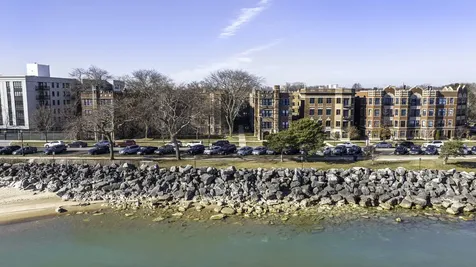 560 Sheridan Square Evanston IL 60202