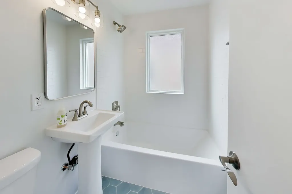 5921 North Melvina Avenue Chicago IL 60646
