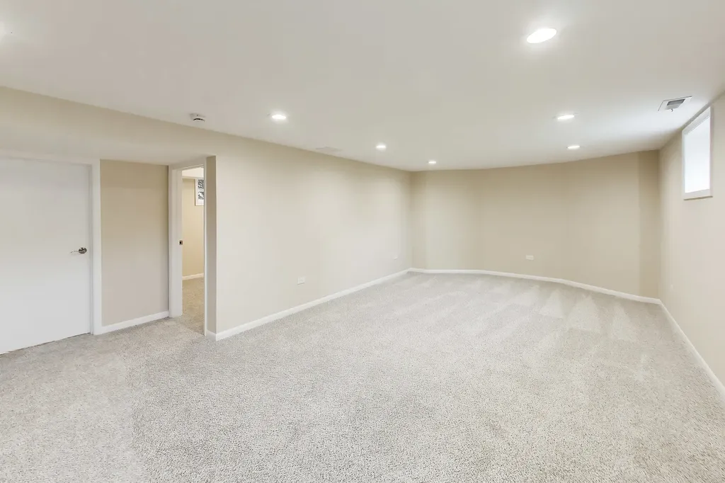 5921 North Melvina Avenue Chicago IL 60646