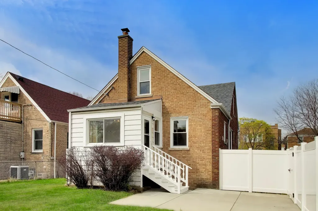 5921 North Melvina Avenue Chicago IL 60646