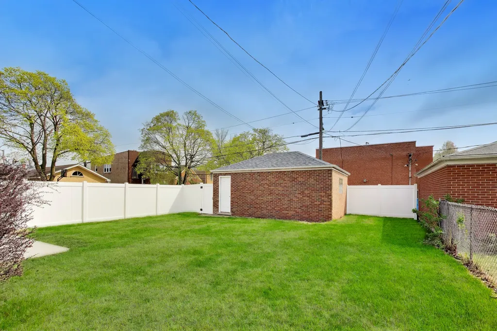 5921 North Melvina Avenue Chicago IL 60646