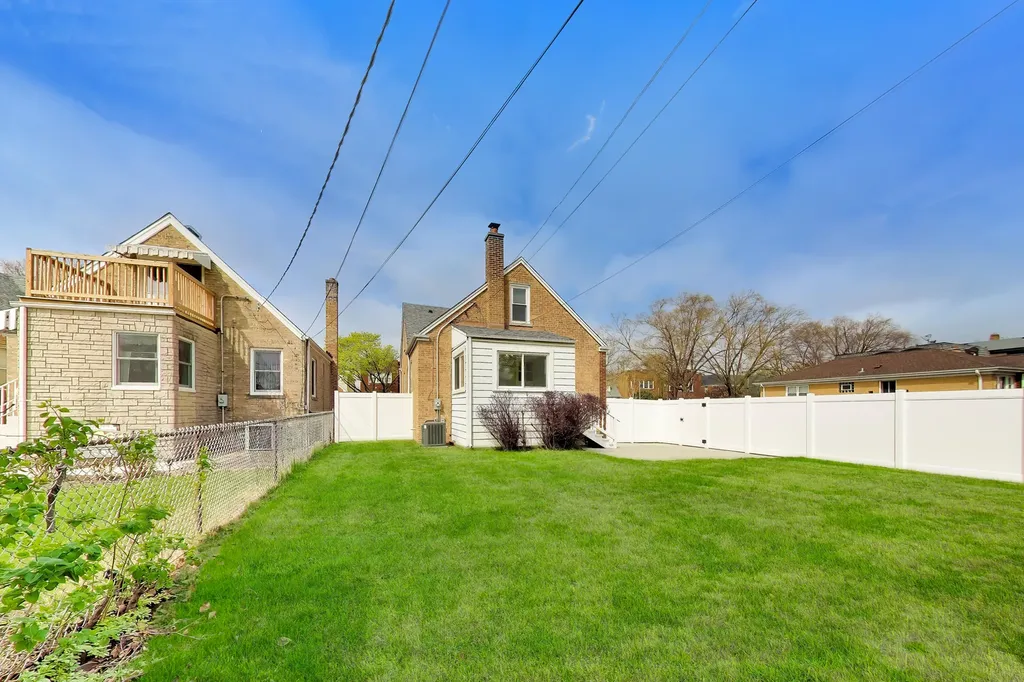 5921 North Melvina Avenue Chicago IL 60646