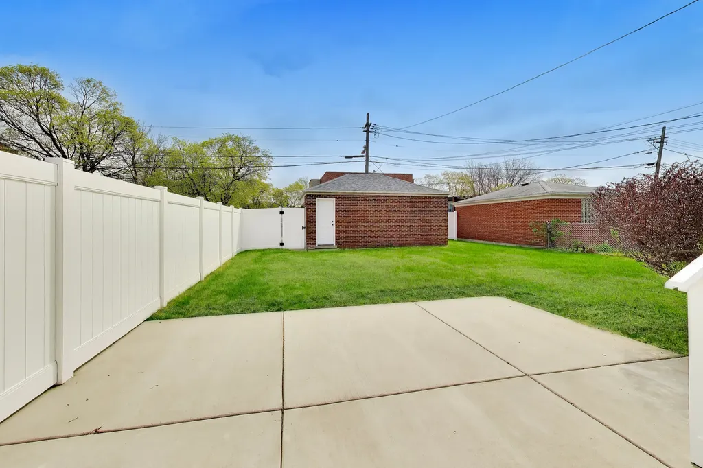 5921 North Melvina Avenue Chicago IL 60646