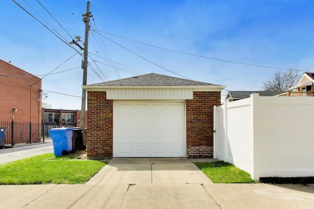 5921 North Melvina Avenue Chicago IL 60646