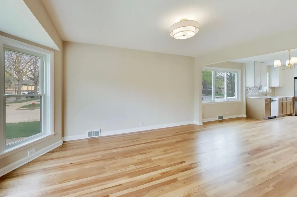 5921 North Melvina Avenue Chicago IL 60646