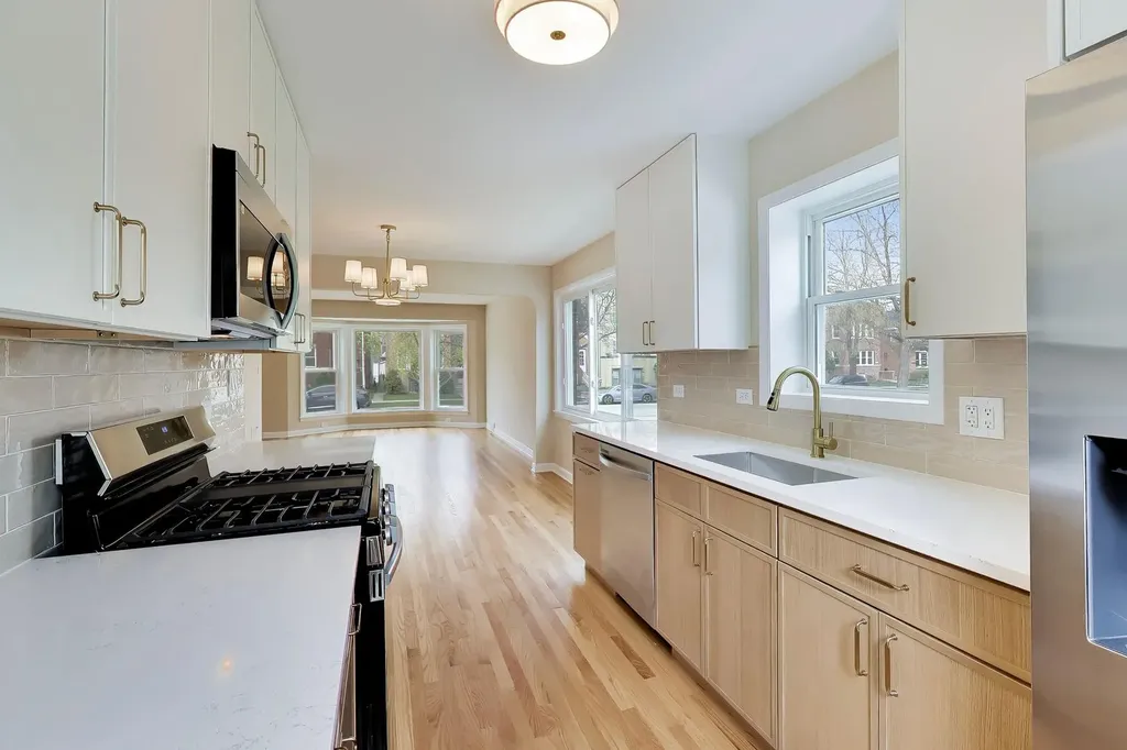 5921 North Melvina Avenue Chicago IL 60646