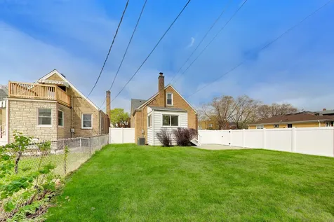 5921 North Melvina Avenue Chicago IL 60646