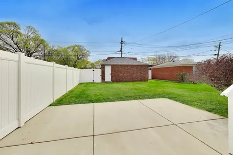 5921 North Melvina Avenue Chicago IL 60646