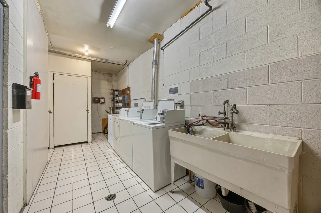 5627 North Kimball Avenue Chicago IL 60659