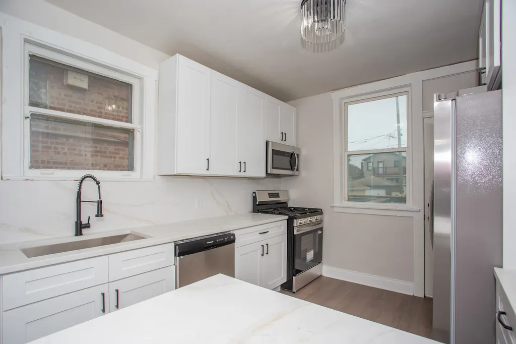 7500 South Honore Street Chicago IL 60620