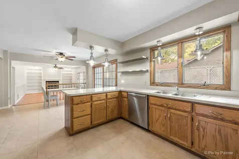 1045 Linda Lane Lake Holiday IL 60548
