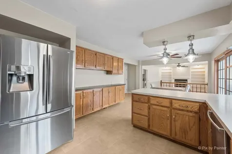 1045 Linda Lane Lake Holiday IL 60548