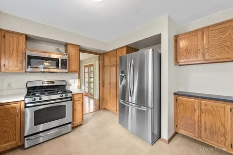 1045 Linda Lane Lake Holiday IL 60548