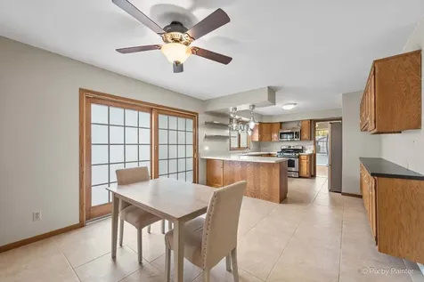 1045 Linda Lane Lake Holiday IL 60548
