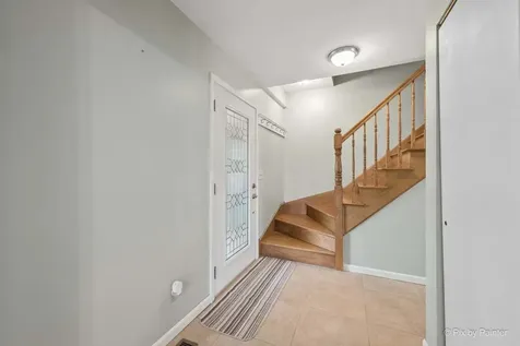1045 Linda Lane Lake Holiday IL 60548