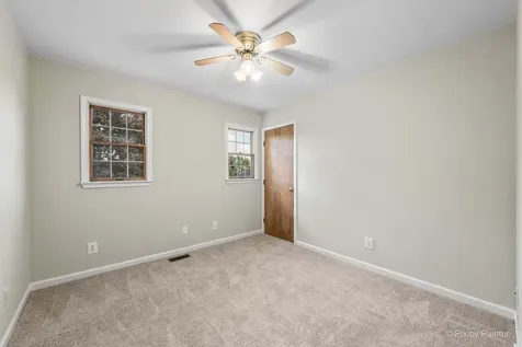 1045 Linda Lane Lake Holiday IL 60548