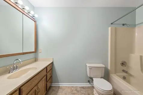 1045 Linda Lane Lake Holiday IL 60548