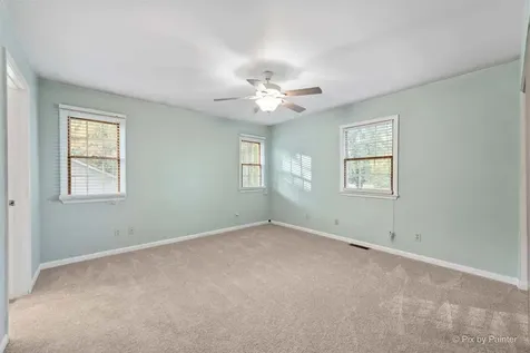 1045 Linda Lane Lake Holiday IL 60548