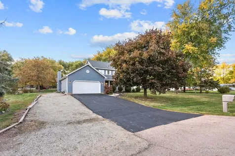 1045 Linda Lane Lake Holiday IL 60548