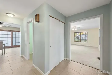 1045 Linda Lane Lake Holiday IL 60548