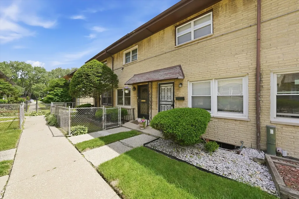 1140 East 81st Street Chicago IL 60619