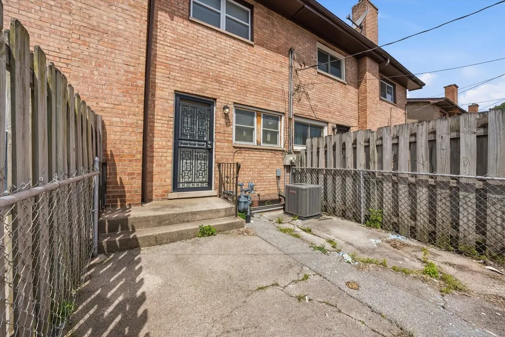 1140 East 81st Street Chicago IL 60619