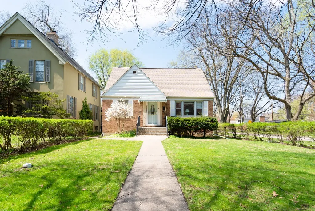 1744 Wesley Avenue Evanston IL 60201