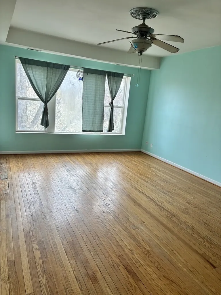 6852 South Dante Avenue Chicago IL 60637