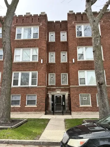 6852 South Dante Avenue Chicago IL 60637