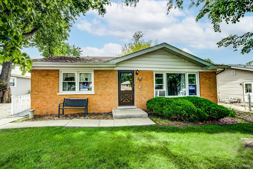 15742 Le Claire Avenue Oak Forest IL 60452
