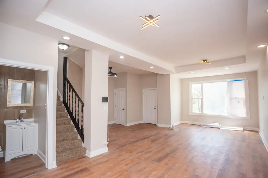 7049 South Kimbark Avenue Chicago IL 60637