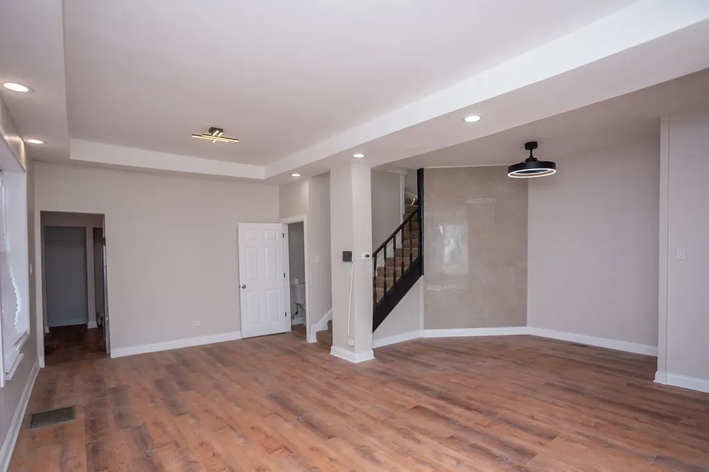 7049 South Kimbark Avenue Chicago IL 60637