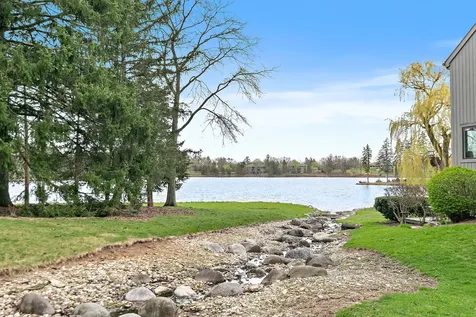 287 Deer Trail Court Lake Barrington IL 60010
